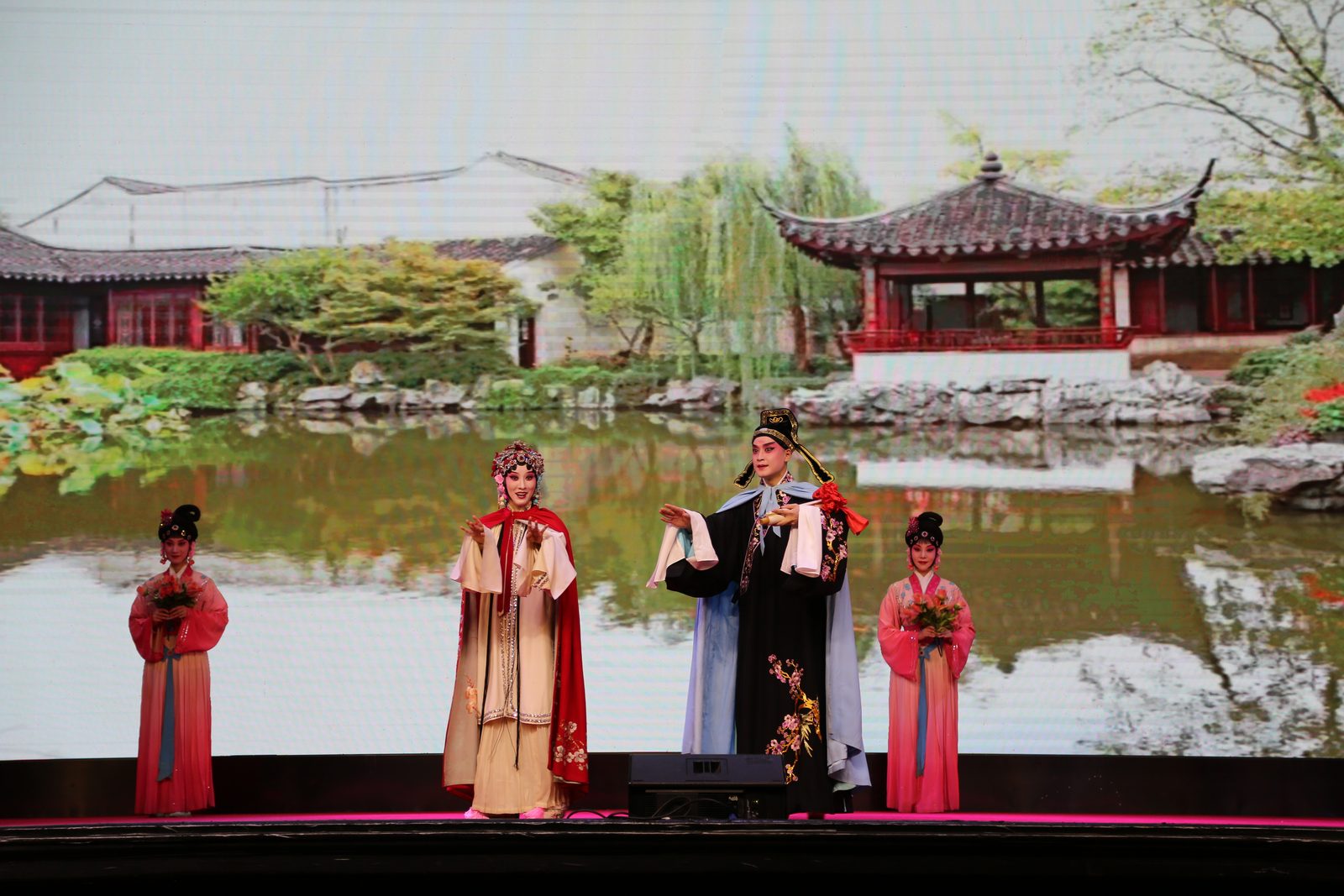 上海昆剧团《牡丹亭》进校园演出
