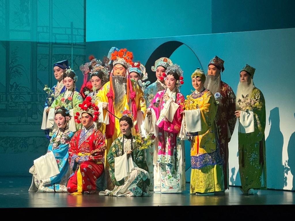 宫廷风格昆曲《游园·惊梦》在港上演