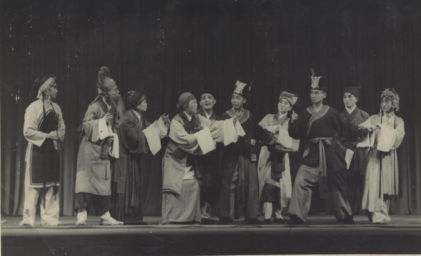 1956 年昆剧《十五贯》演出剧照