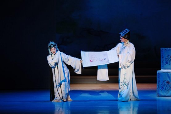 校园青春版《牡丹亭》演出照(展画轴)