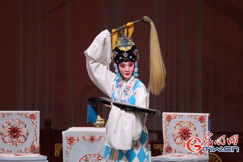 昆曲《玉簪记》舞台演出照（2026 年 9 月北京长安大戏院演出·另一场面）