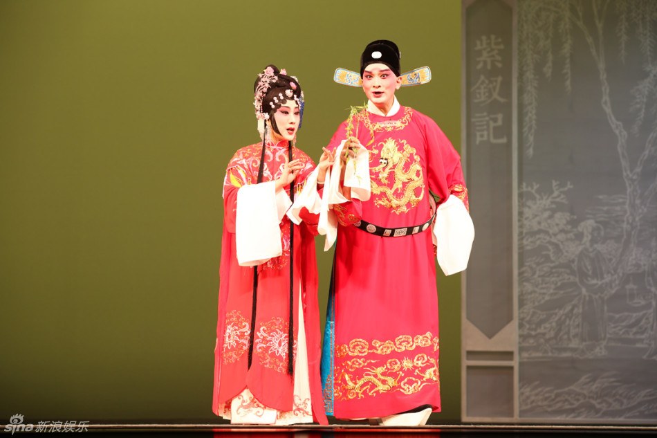 昆剧《紫钗记》演出照（官服与旦角同台）