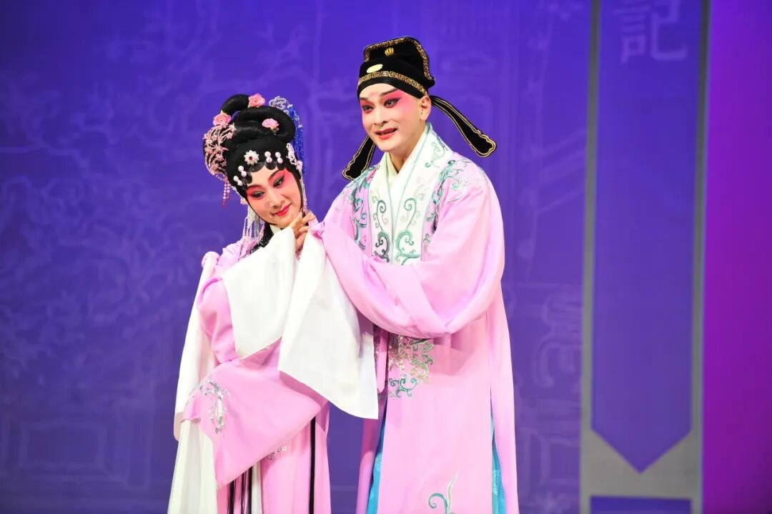昆剧《紫钗记》演出照（生旦相携同台）