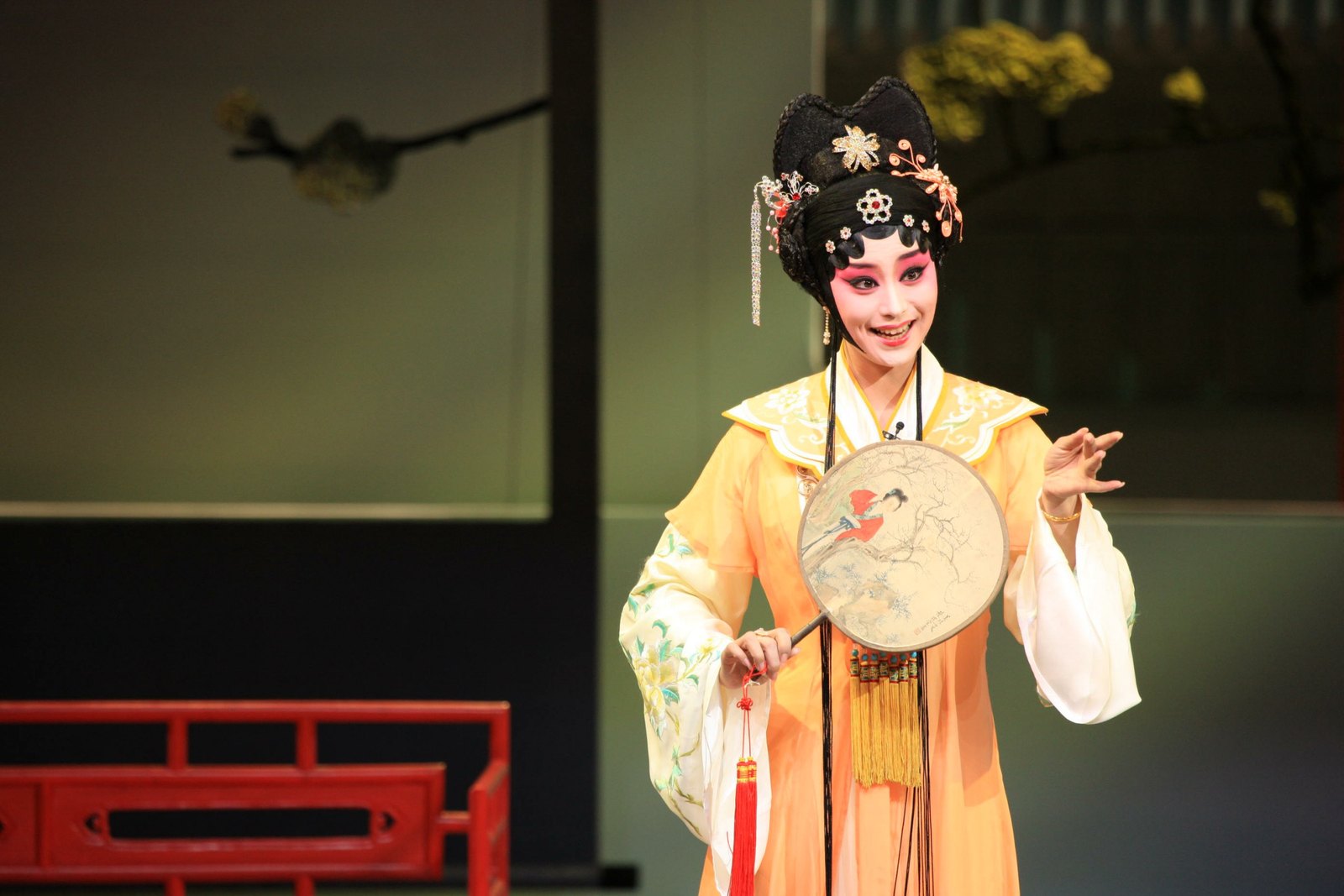 昆剧《红楼梦》演出照(旦角持团扇)