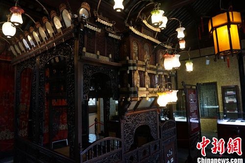 晚清宝和堂昆曲堂名灯担(中国昆曲博物馆藏)