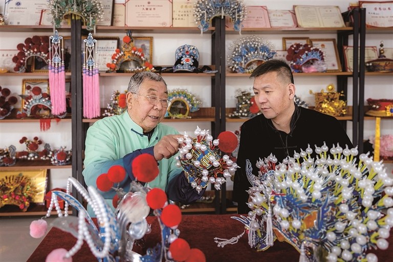 河北定兴戏剧盔头制作（组装盔头）
