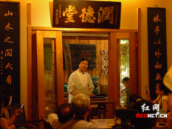 张富光在长沙潇湘曲社传授昆曲《玉簪记·琴挑》