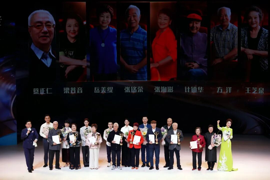上海昆剧团「昆大班」获第34届上海白玉兰戏剧表演艺术奖特殊贡献奖（颁奖晚会现场）