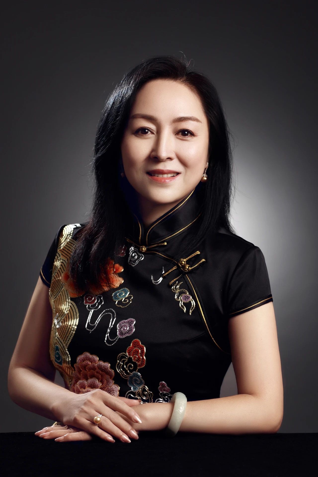 杨凤一（北方昆曲剧院官网「名家讲座」主讲嘉宾栏肖像）