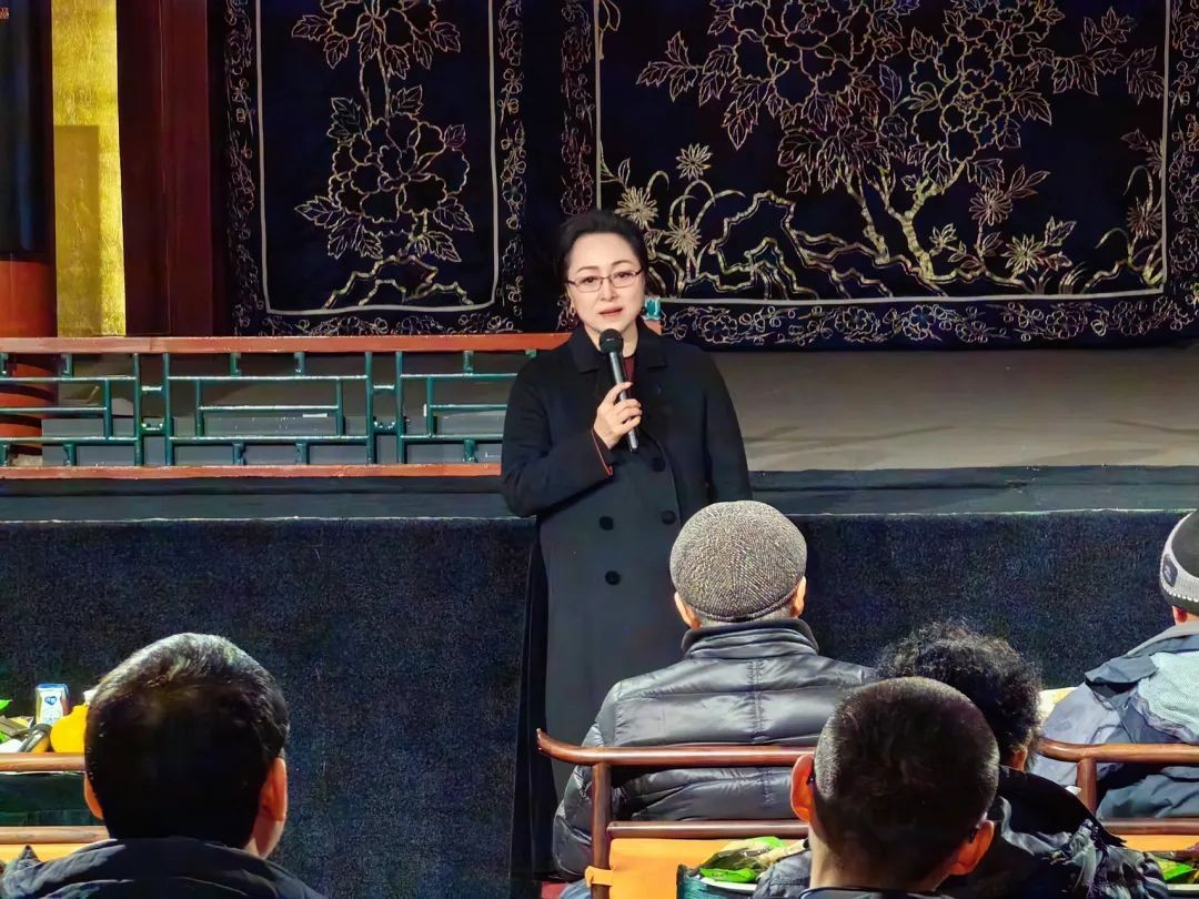杨凤一在正乙祠戏楼老干部团拜会上致辞