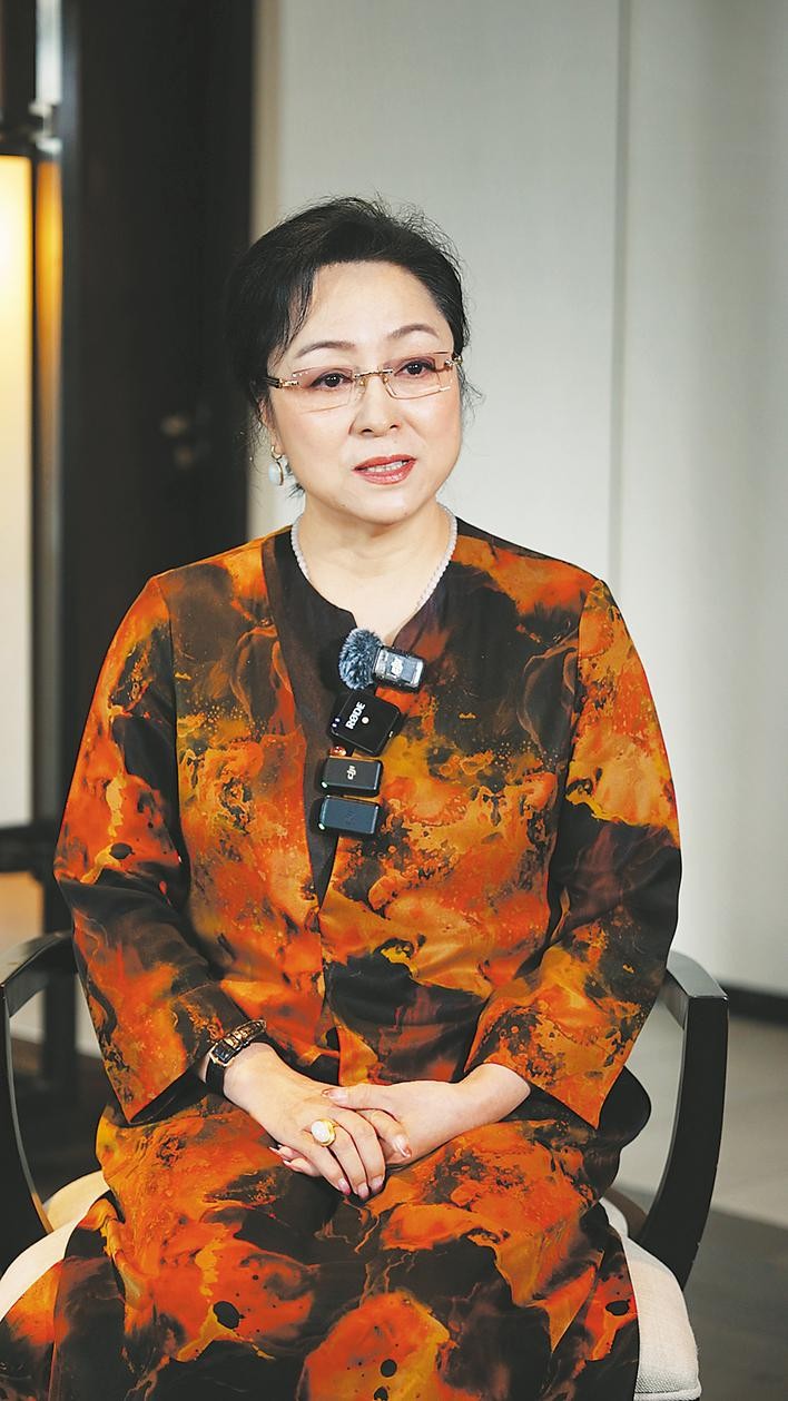 杨凤一接受记者采访