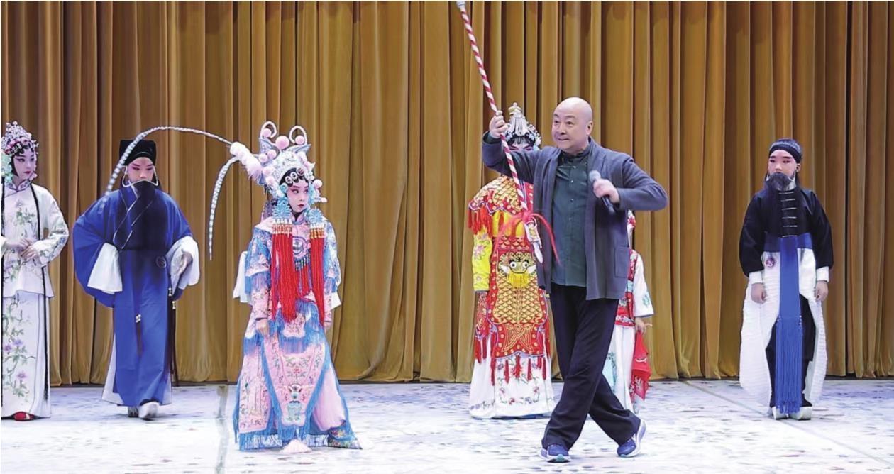 林为林在第三十届辽宁少儿戏曲小梅花荟萃现场示范教学