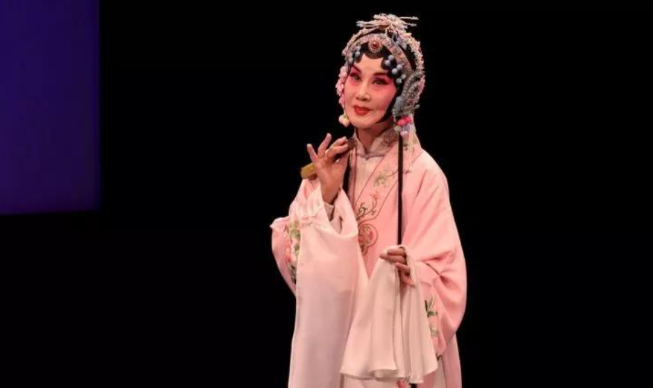 柳继雁饰杜丽娘(二〇一七年昆山「昆曲回家」大师传承版《牡丹亭·游园》)