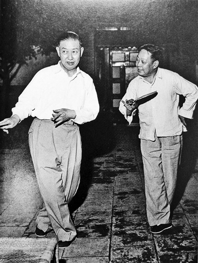 韩世昌(右)与梅兰芳(左)1957年排演《游园惊梦》