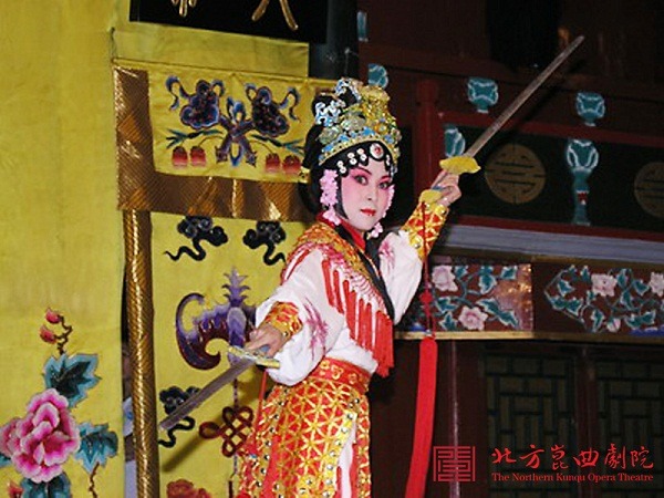 昆曲《百花公主》剧照(杨凤一饰百花公主)