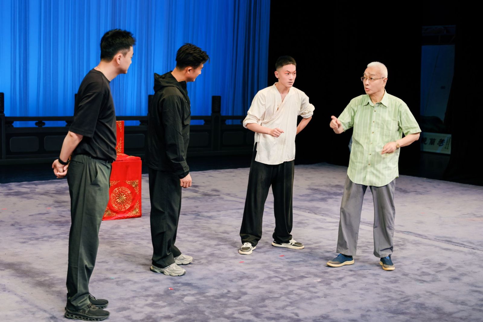 蔡正仁指导学生