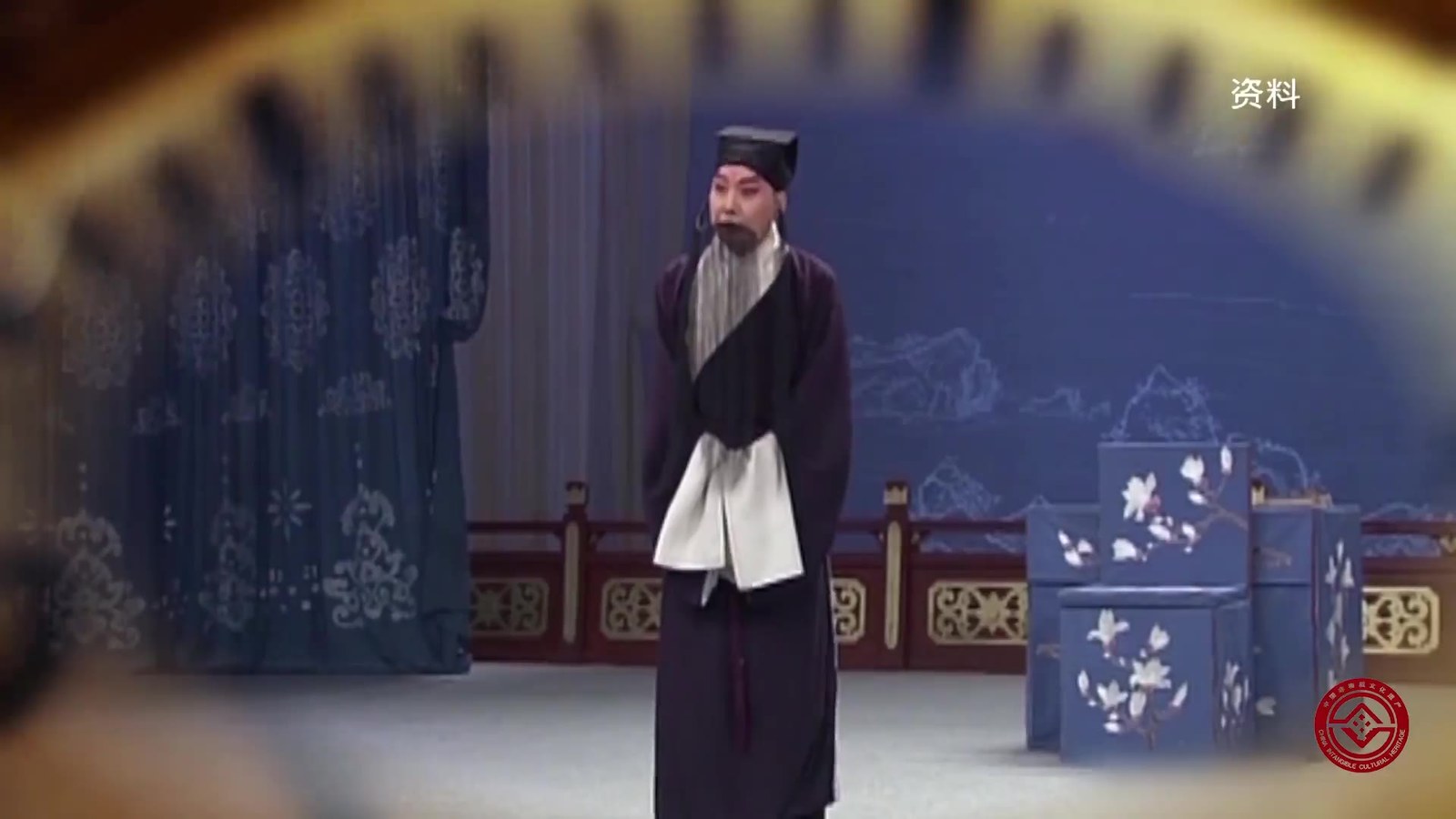 计镇华官扮剧照(国家图书馆综述片)